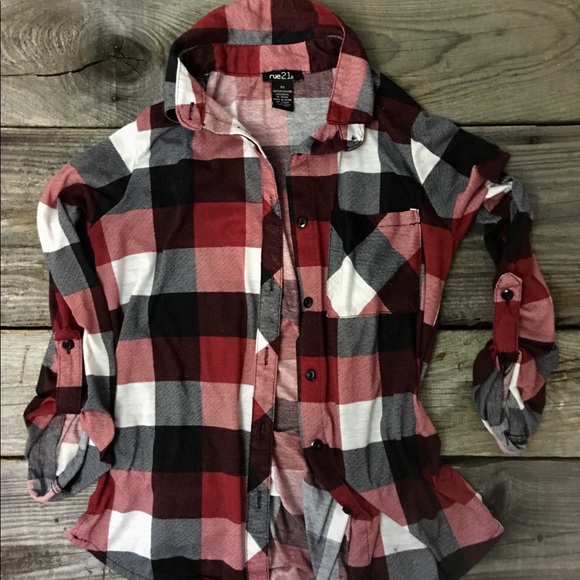 Rue21 Tops - Cute lightweight plaid top XS